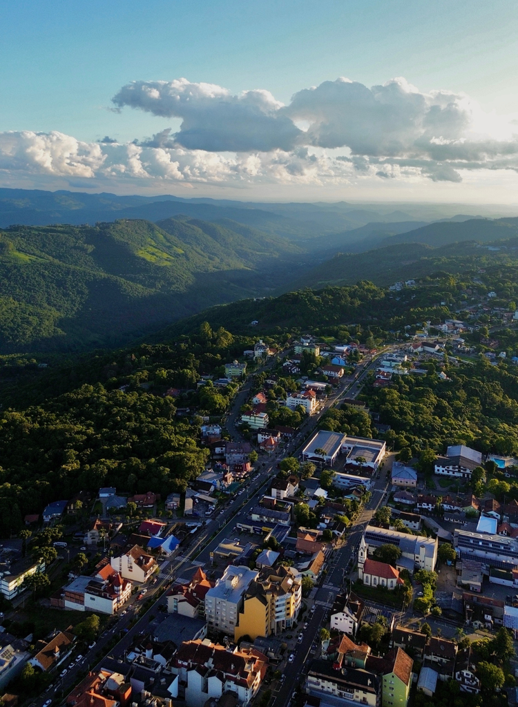Vista aérea da cidade de Nova Petrópolis, na Serra Gaúcha